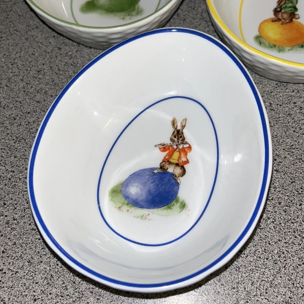 Williams Sonoma Oval shaped Ceramic Bowls with bunny and eggs design-vintage